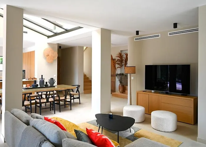 Boucharel, Grande Piscine, A 10 Min A Pied De La Villa *