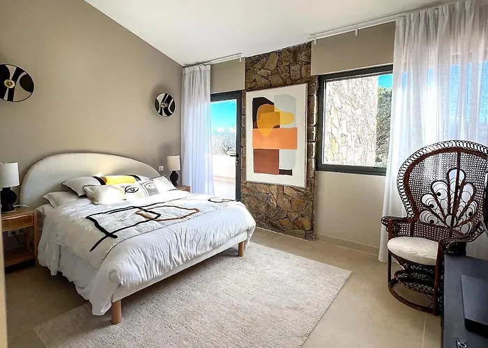 Boucharel, Grande Piscine, A 10 Min A Pied De La