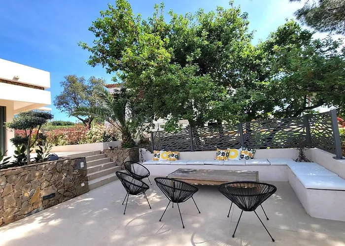 Boucharel, Grande Piscine, A 10 Min A Pied De La